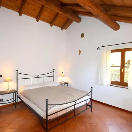 Peaceful Cottage In Cargiogo With Private Terrace Ferienhaus