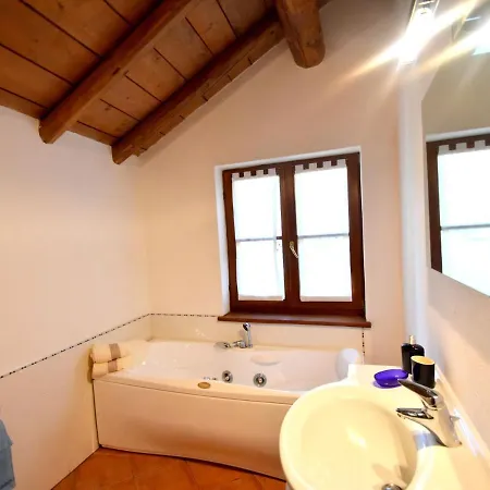 Peaceful Cottage In Cargiogo With Private Terrace